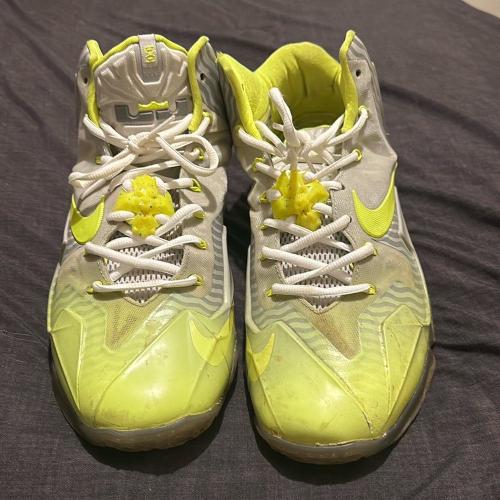 Nike Lebron 11 Madison luster volt size 11